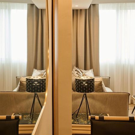 Acropolis Muses - Downtown Luxury Apartments アテネ エクステリア 写真