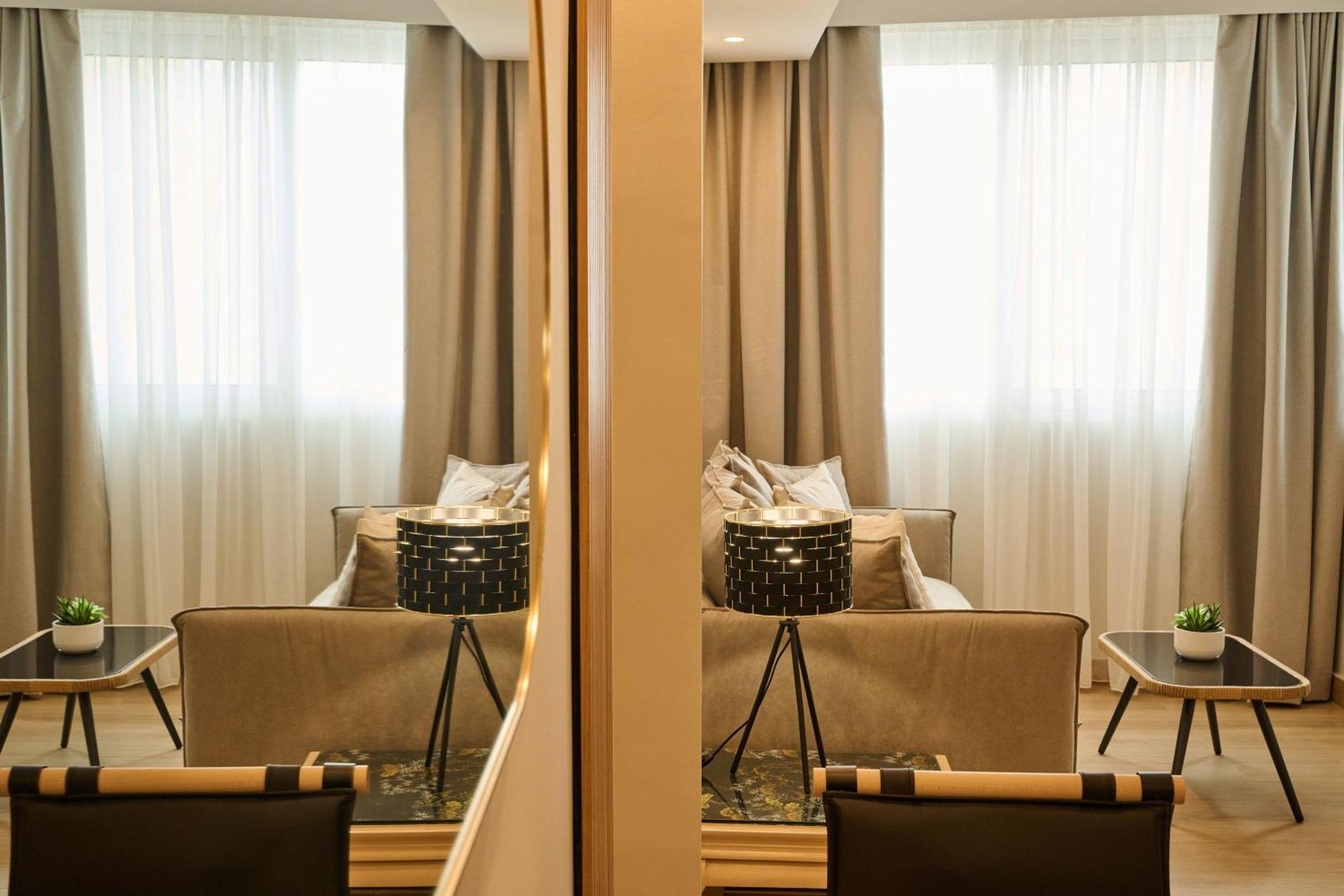 Acropolis Muses - Downtown Luxury Apartments アテネ エクステリア 写真